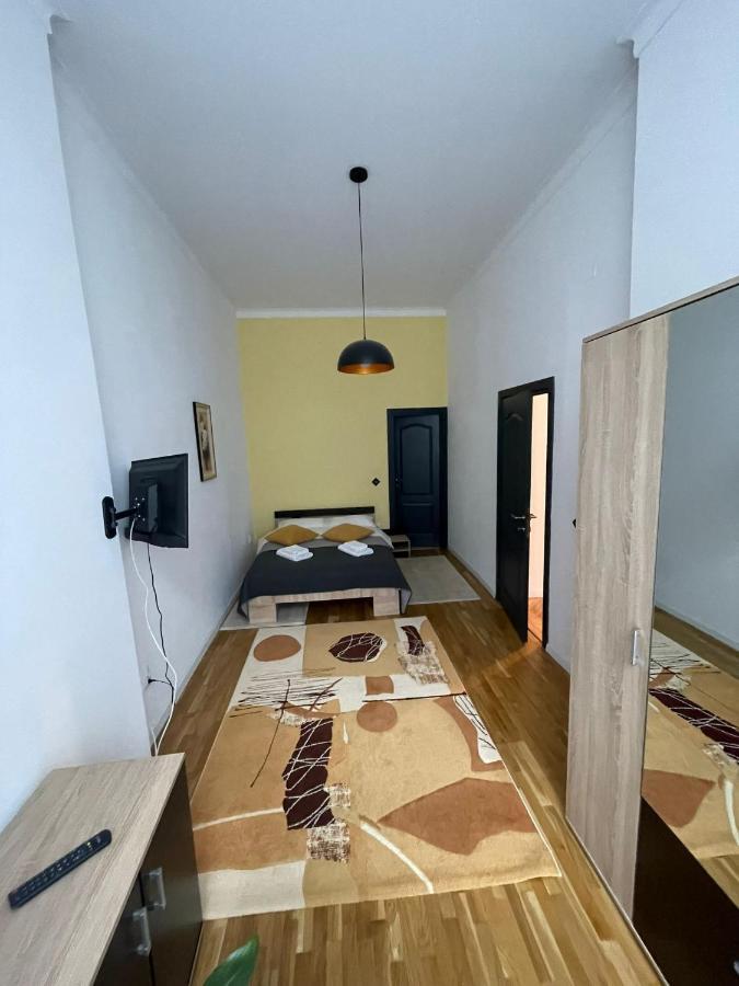 Central Apartment With 2 Bedrooms And 2 Bathrooms Oradea Extérieur photo