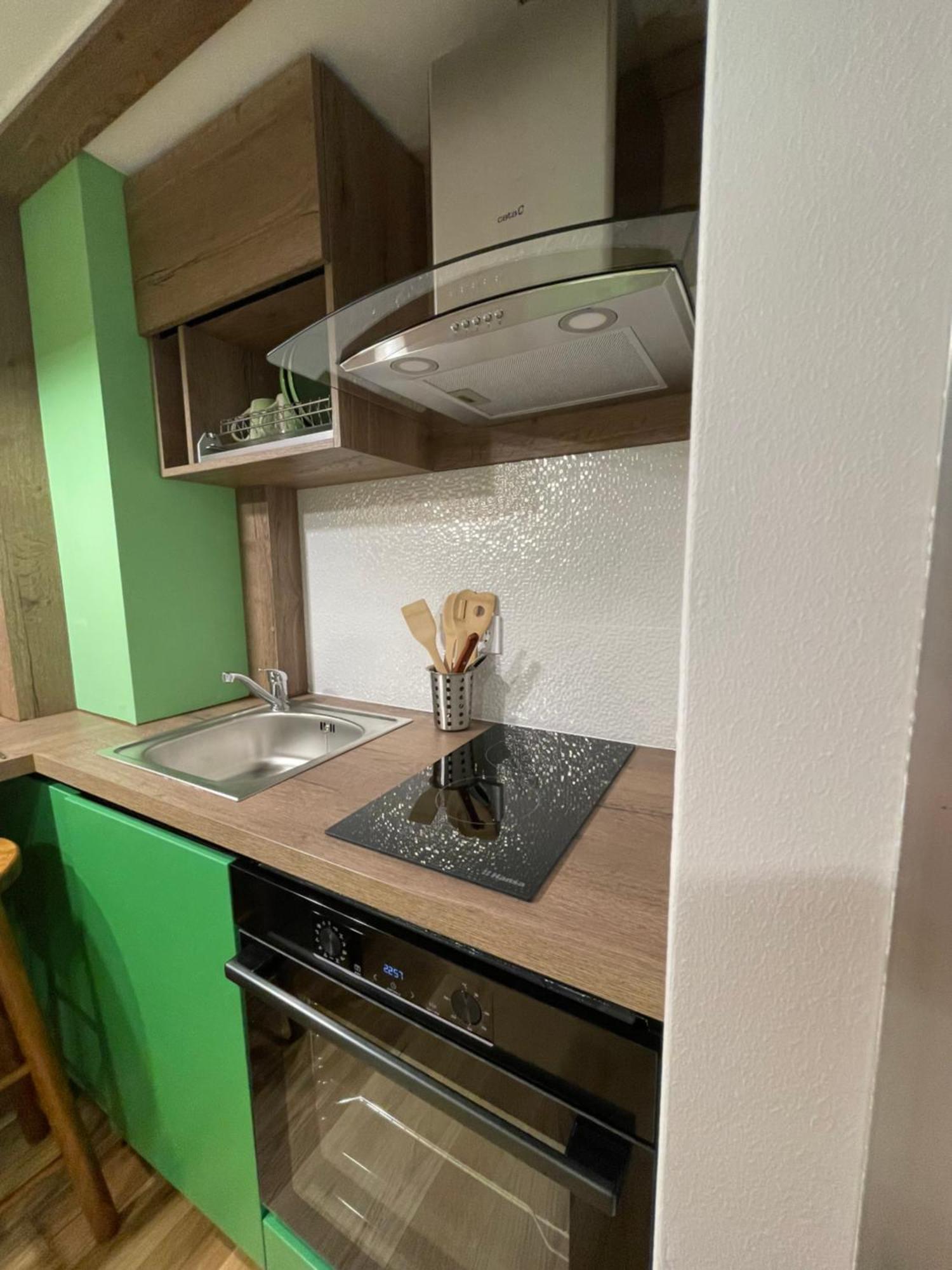Central Apartment With 2 Bedrooms And 2 Bathrooms Oradea Extérieur photo