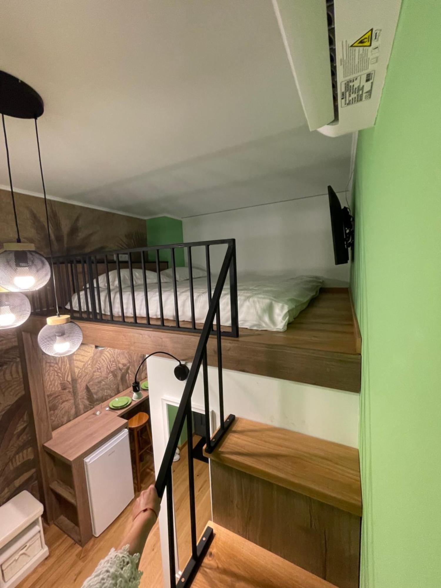 Central Apartment With 2 Bedrooms And 2 Bathrooms Oradea Extérieur photo